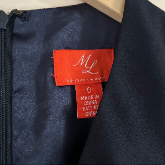 Monique Llhuiller Plunging Neckline Gown in‎ Midnight Navy sz 0 - Picture 3 of 5